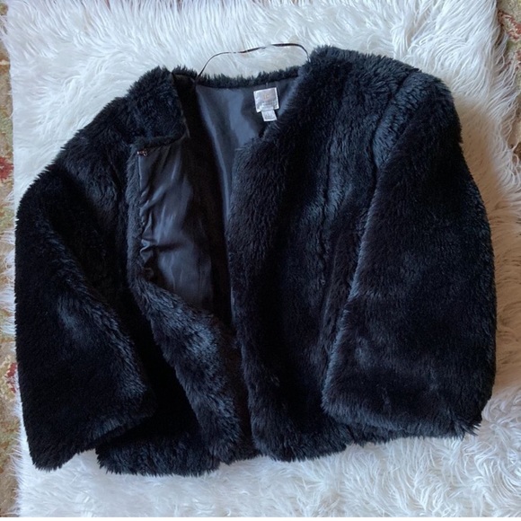 Lauren Conrad EUC Black Faux Fur Cropped jacket L - Picture 5 of 10